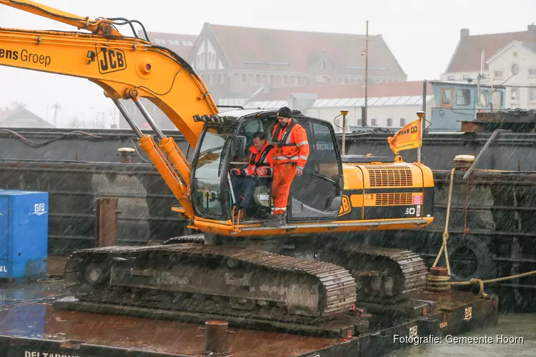 Bagger Hoornse havens versterkt Marker Wadden