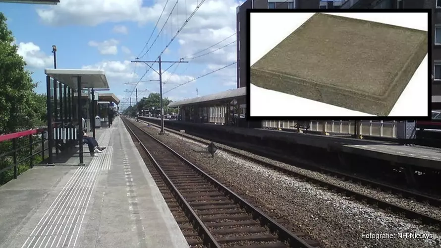 Nietsvermoedende voorbijgangers bekogeld met stoeptegels bij station in Hoorn