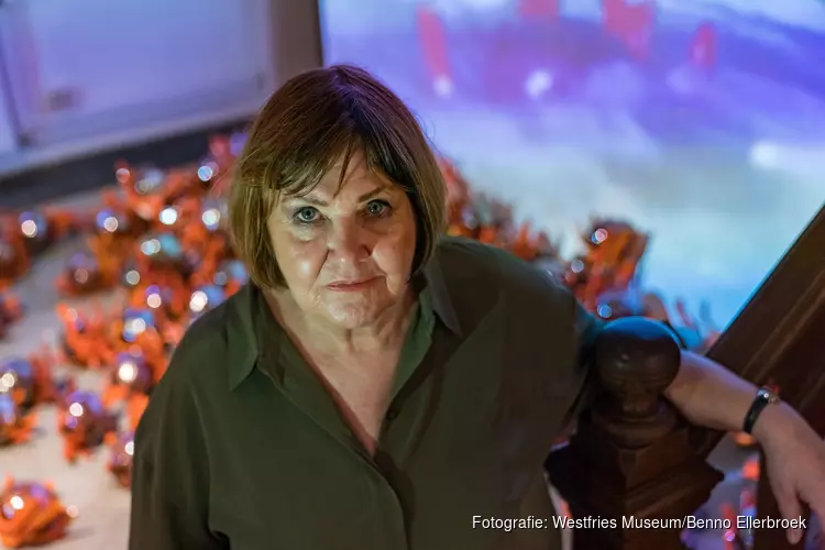Vernieuwde VOC-zaal met kunstwerk Tineke Fischer