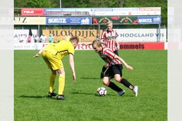 Always Forward stoot de Valken van de troon