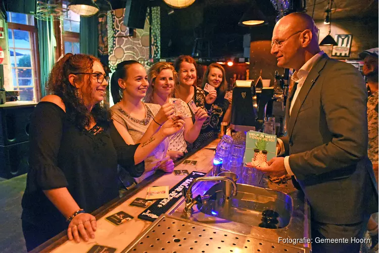 Burgemeester gemeente Hoorn in gesprek met jongeren en horeca over alcohol