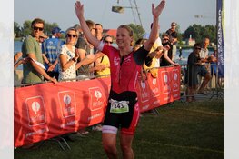 Tristan Olij en Talisa van der Fluit winnaars HotItem Stad van de Zon Triatlon