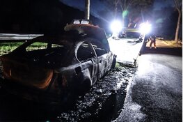 Auto uitgebrand langs de A7