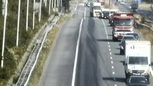 Olie op de weg leidt tot drukte op A7