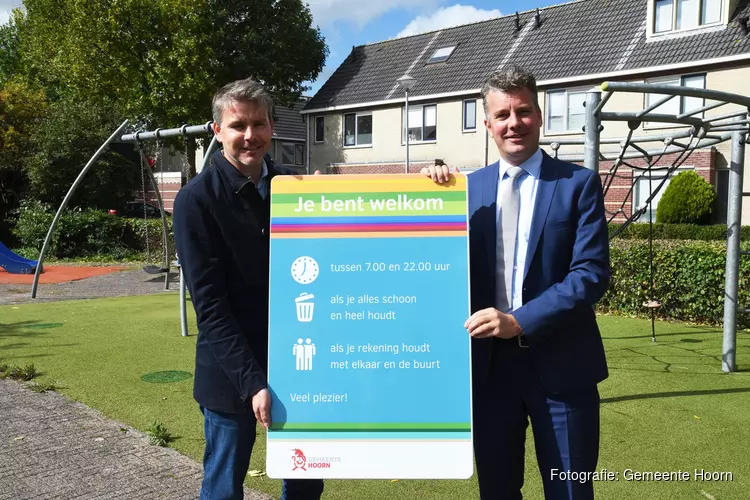 Nieuw spelregelbord geplaatst bij speeltuin