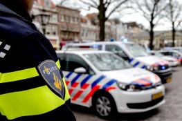 Aanhanger schaart op A7 en over de kop.